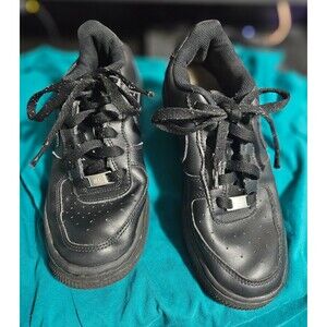 🔥 Nike Air Force 1 AF1 LE Low Triple Black Boys Youth Size 5.5 (GS)